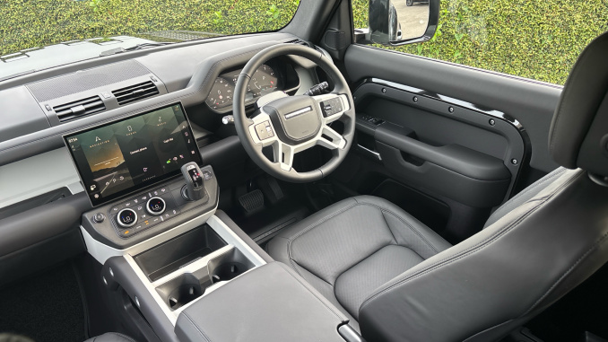 Land Rover Defender 3.0 D350 X-Dynamic HSE 90 3dr Auto Diesel Estate - Image 26